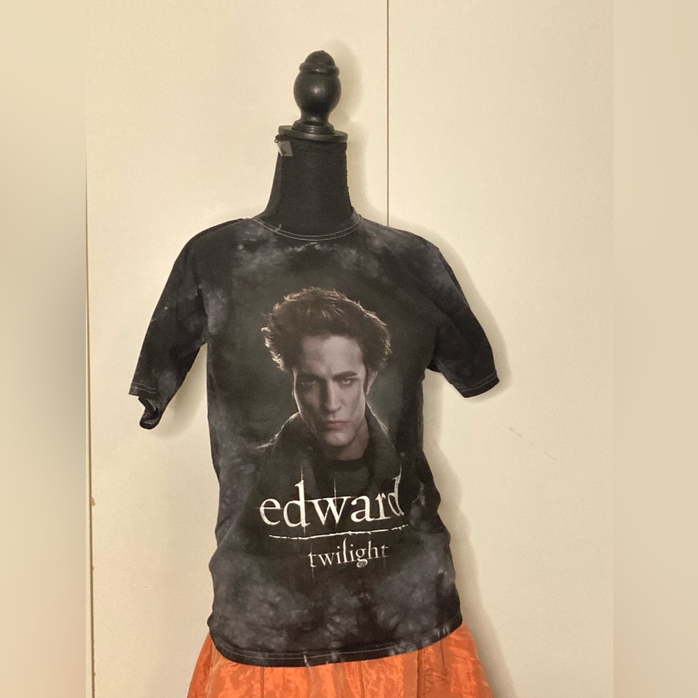 Twilight Edward graphic tee